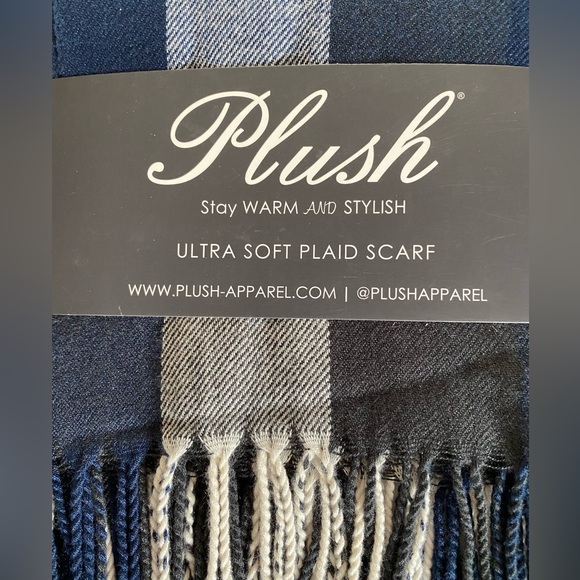 Plush Apparel Ultra Soft Plaid Scarf NWT - Picture 2 of 5